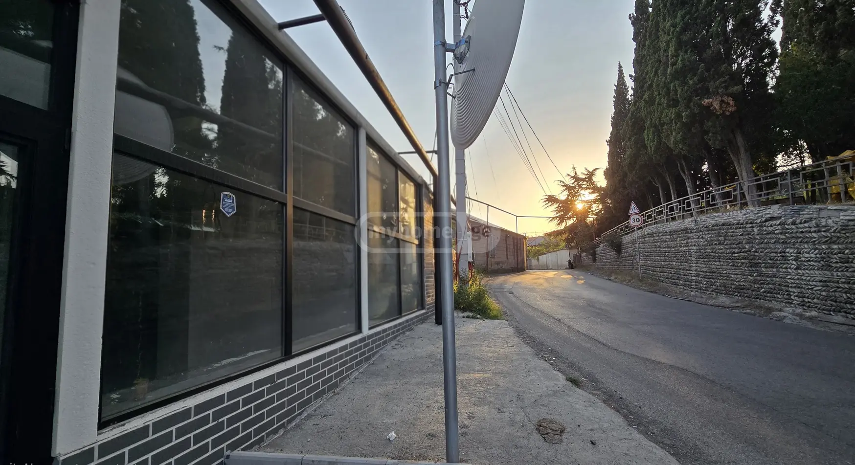 Universal Commercial Area For Rent In Mukhiani view 3