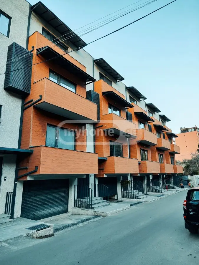6 Room Private House For Sale view 3