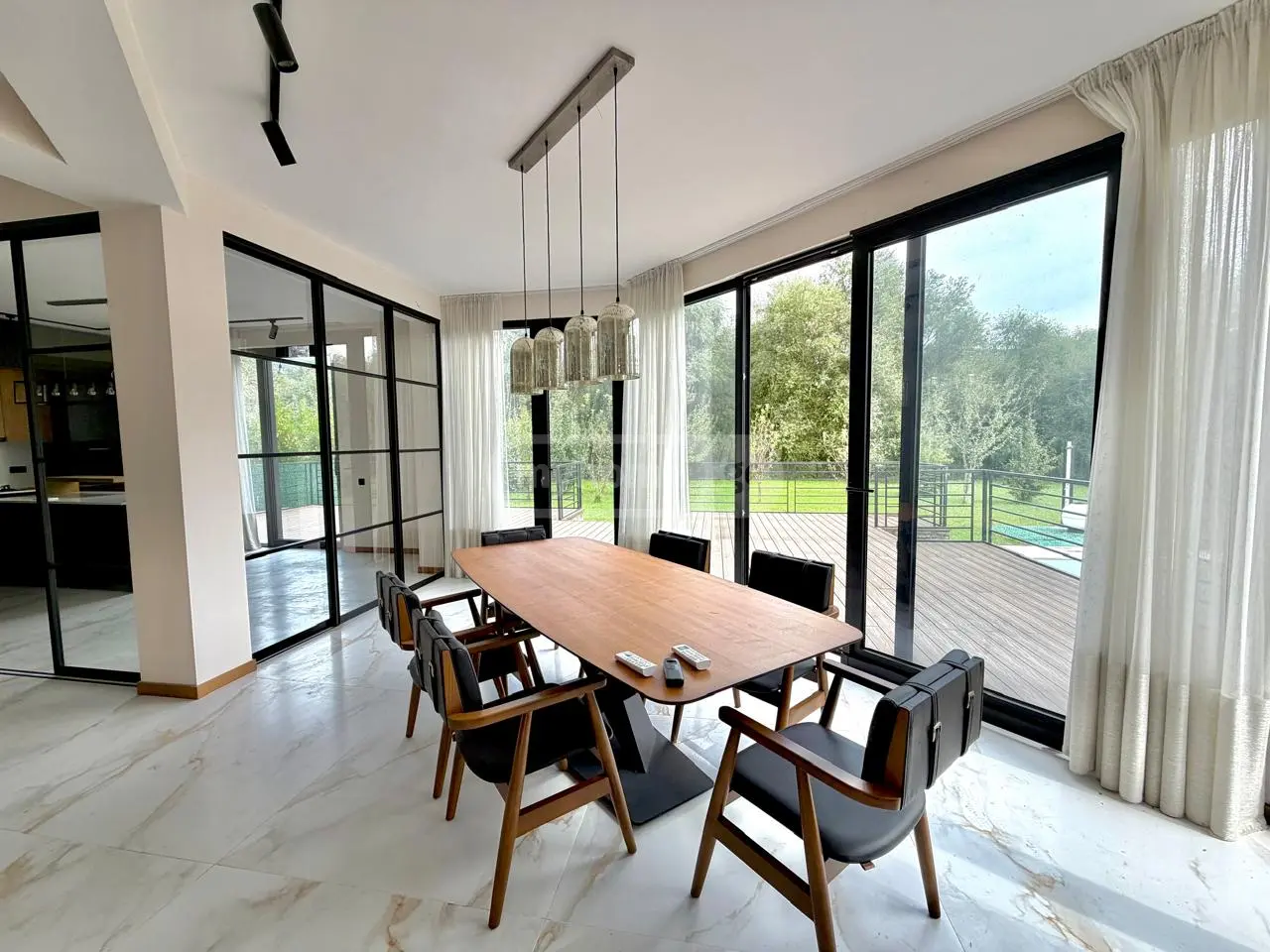 8 Room Country House For Sale view 2
