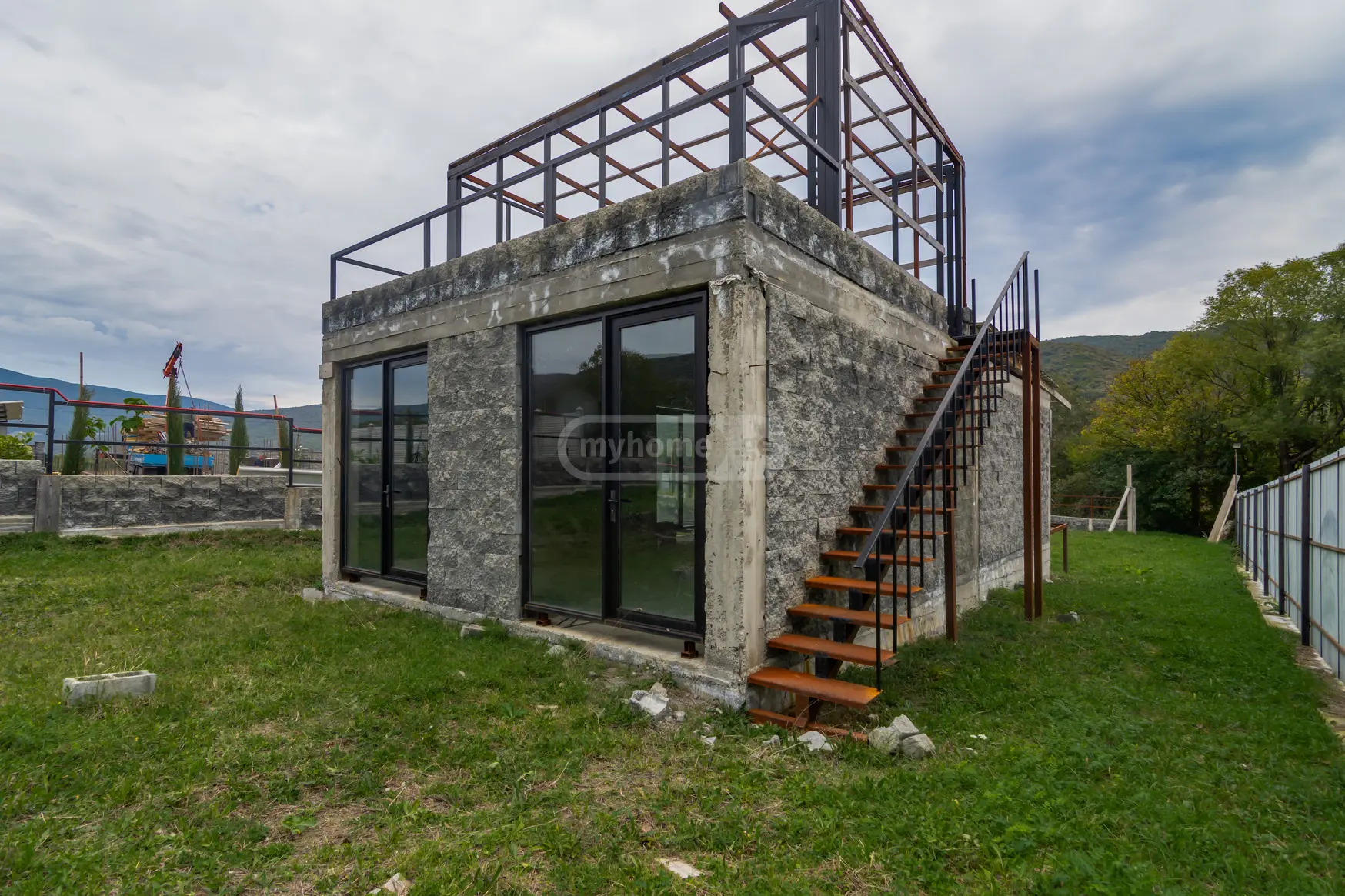 4 Room Private House For Sale view 2