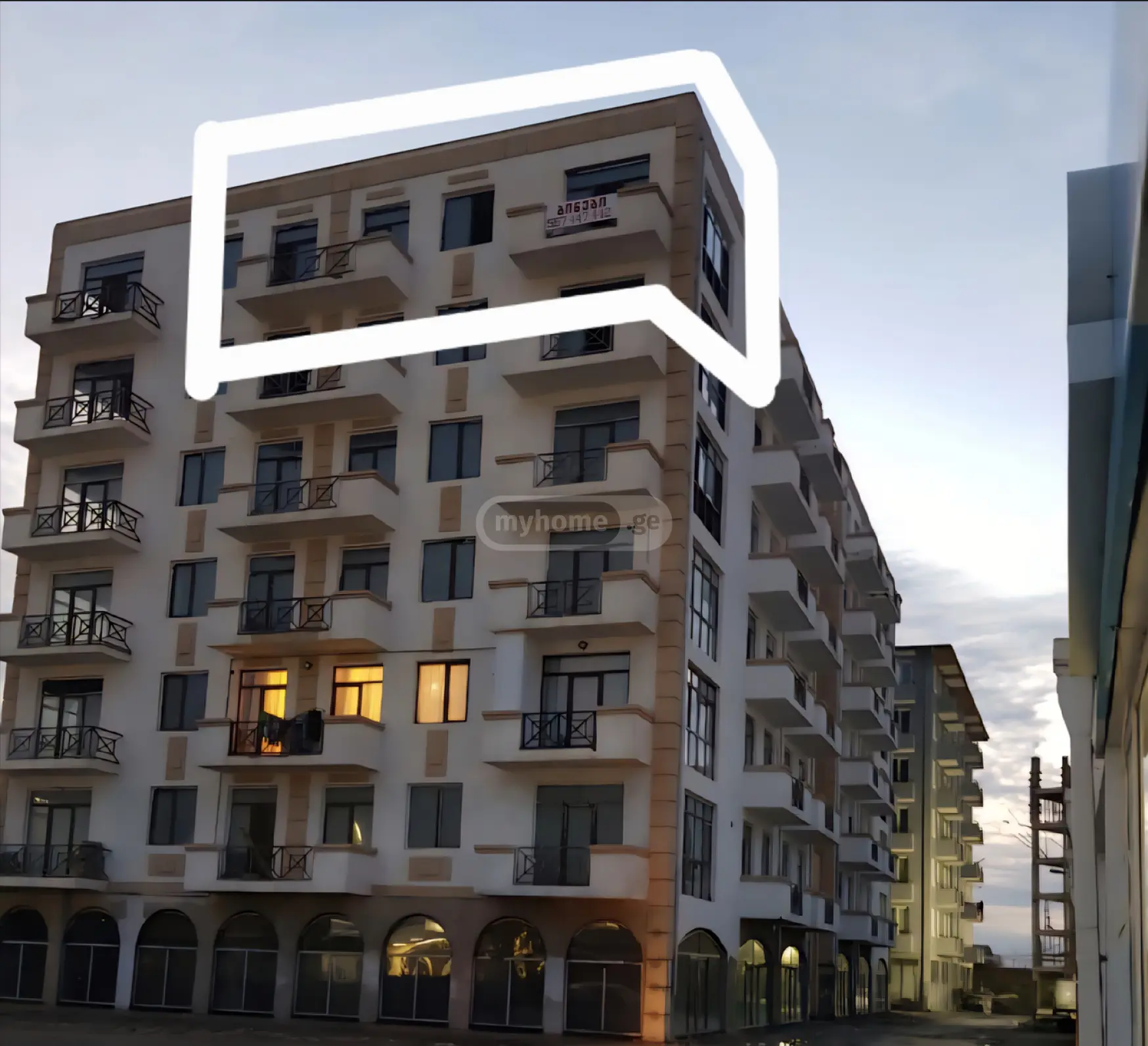 იყიდება 3-ოთახი ბინა view 3