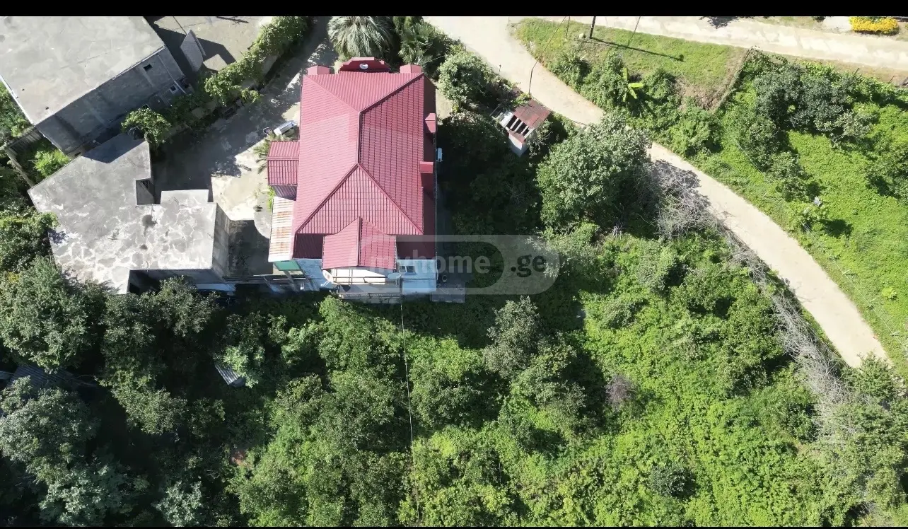 8 Room Private House For Sale view 1