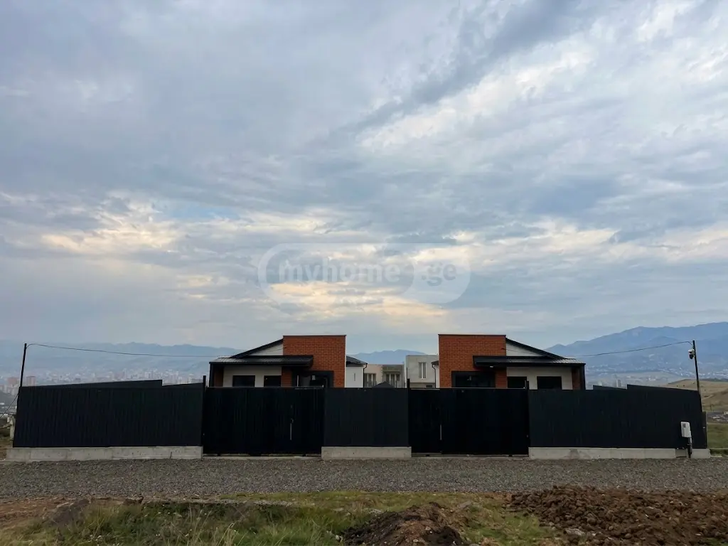 3 Room Private House For Sale view 11