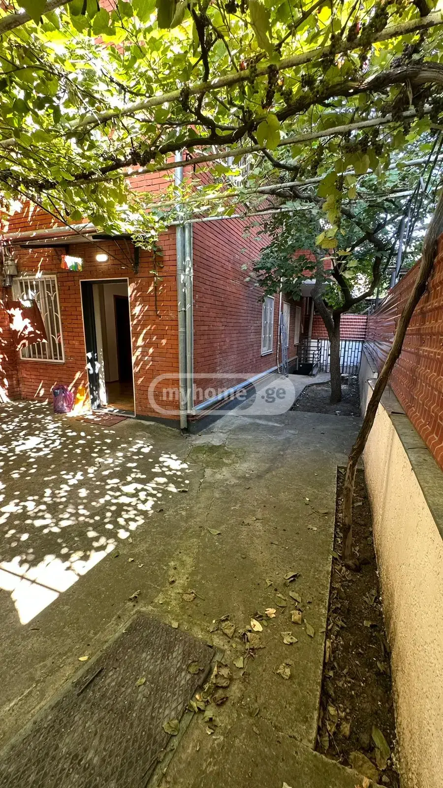 9 Room Private House For Rent In Isani view 2