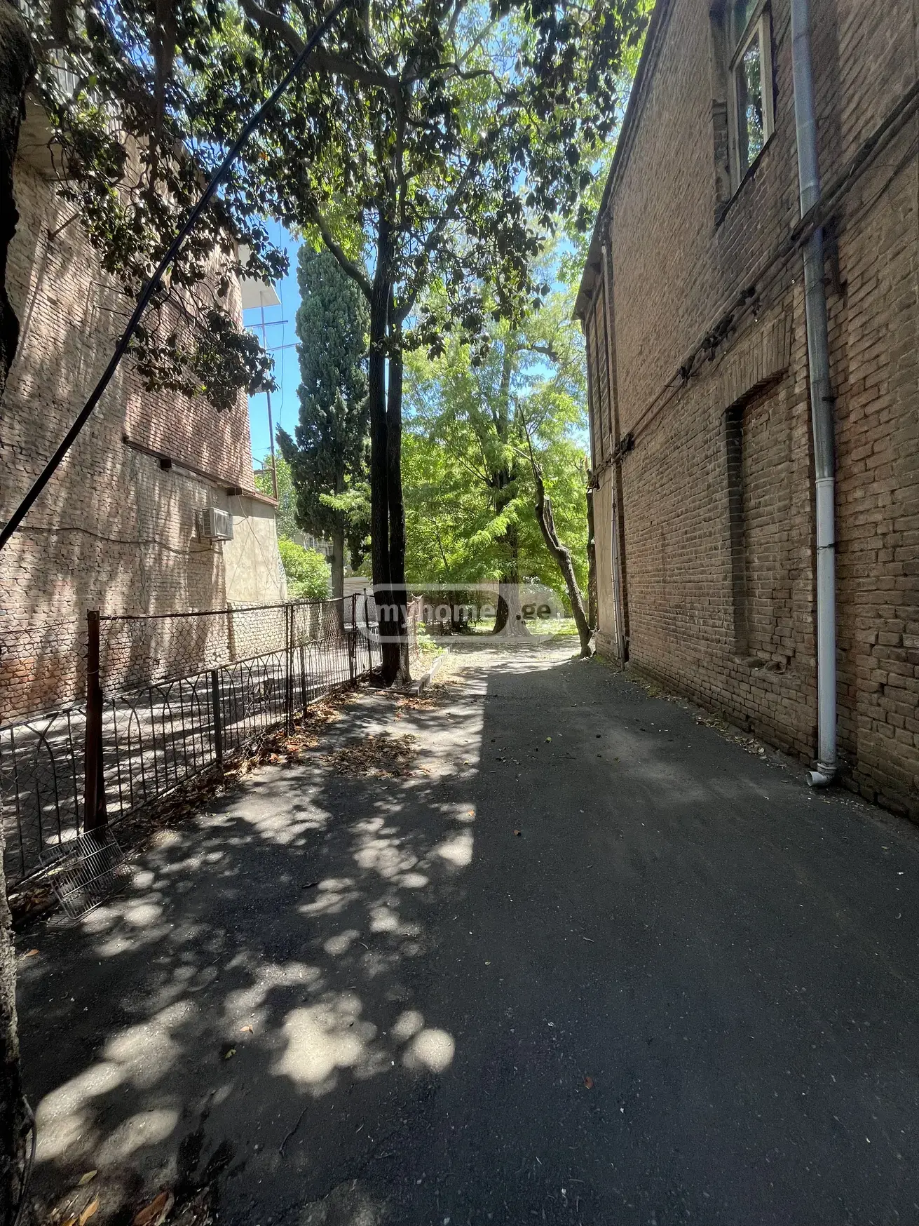 4 Room Private House For Sale view 2