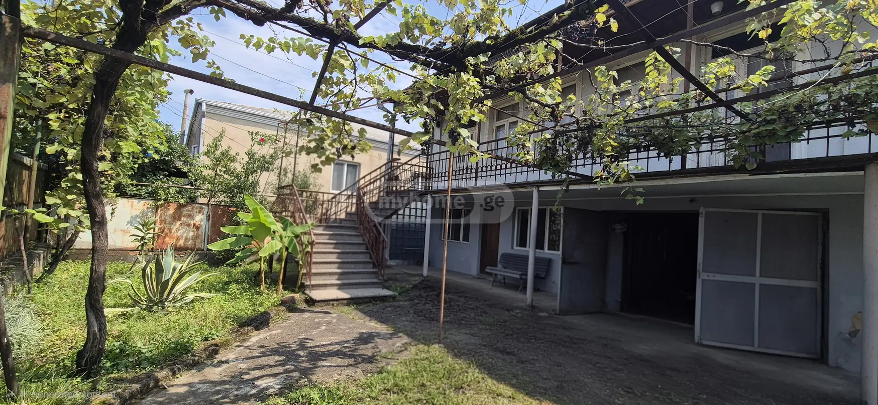 8 Room Private House For Sale view 2