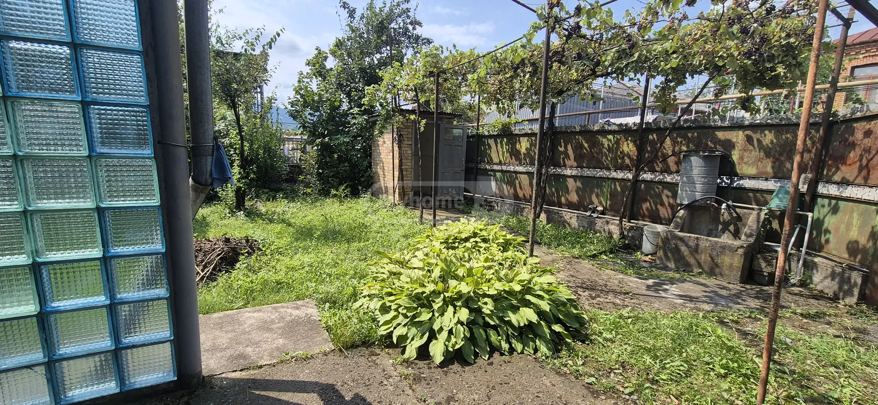 8 Room Private House For Sale view 3