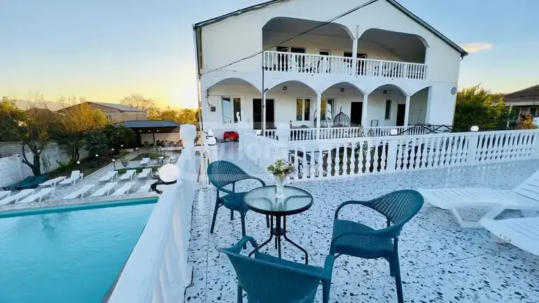 10+ Room Country House Daily Rent In Vake view 3
