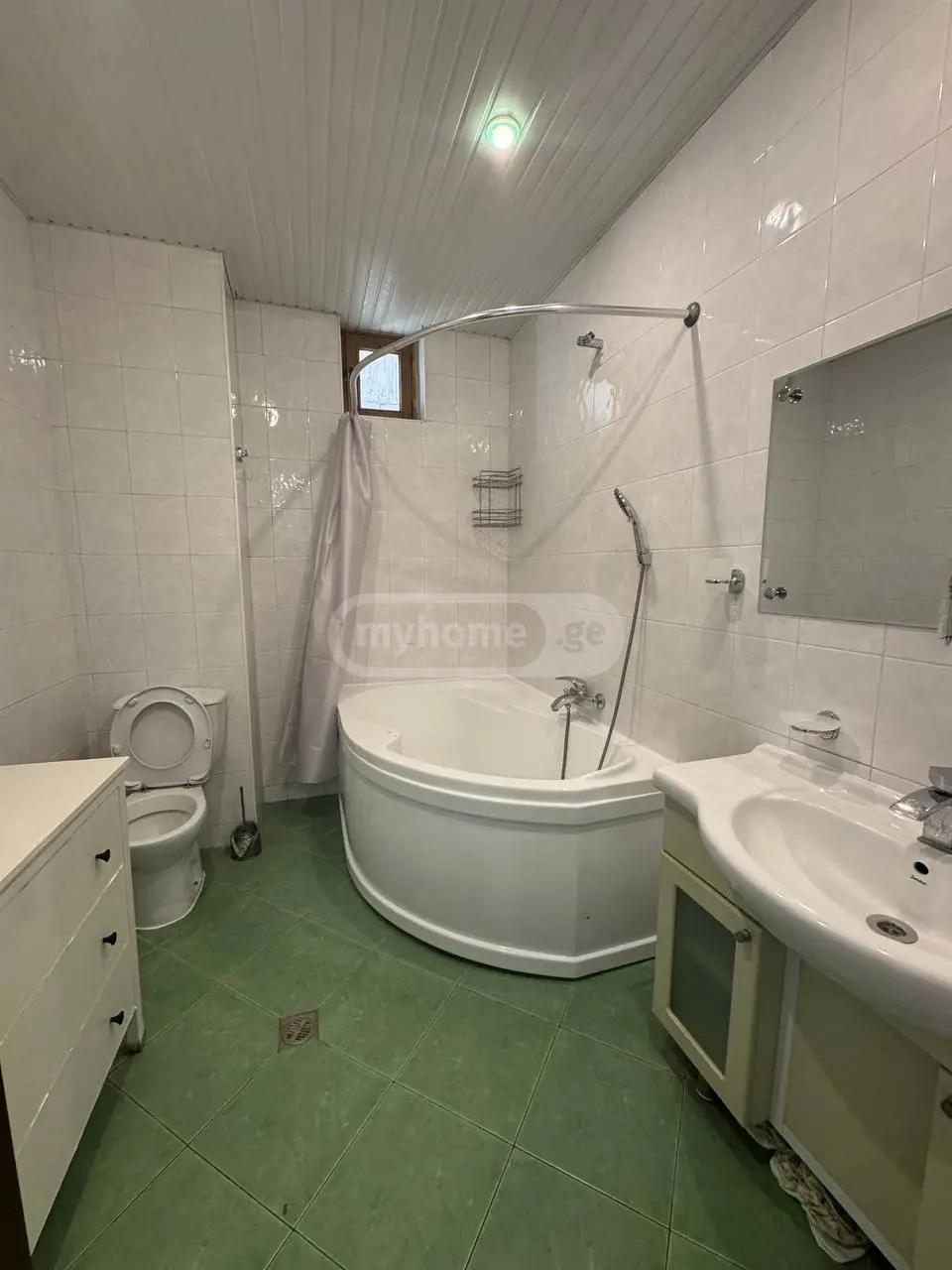 4 Room Apartment For Rent In Tbilisi view 9
