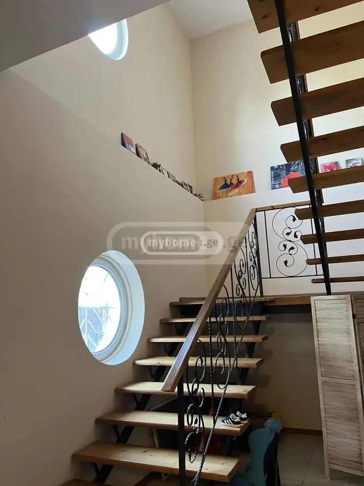 6 Room Private House For Sale view 4