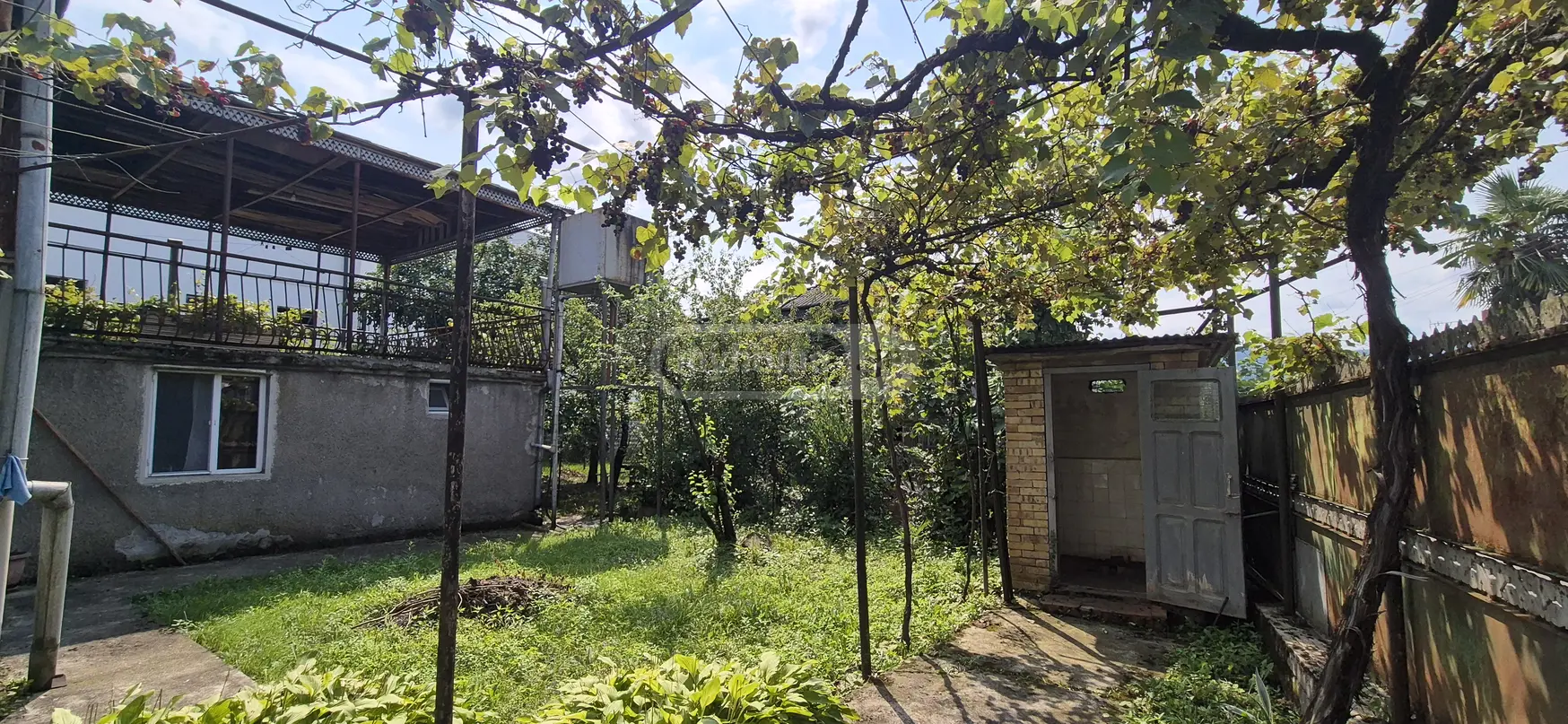 8 Room Private House For Sale view 4