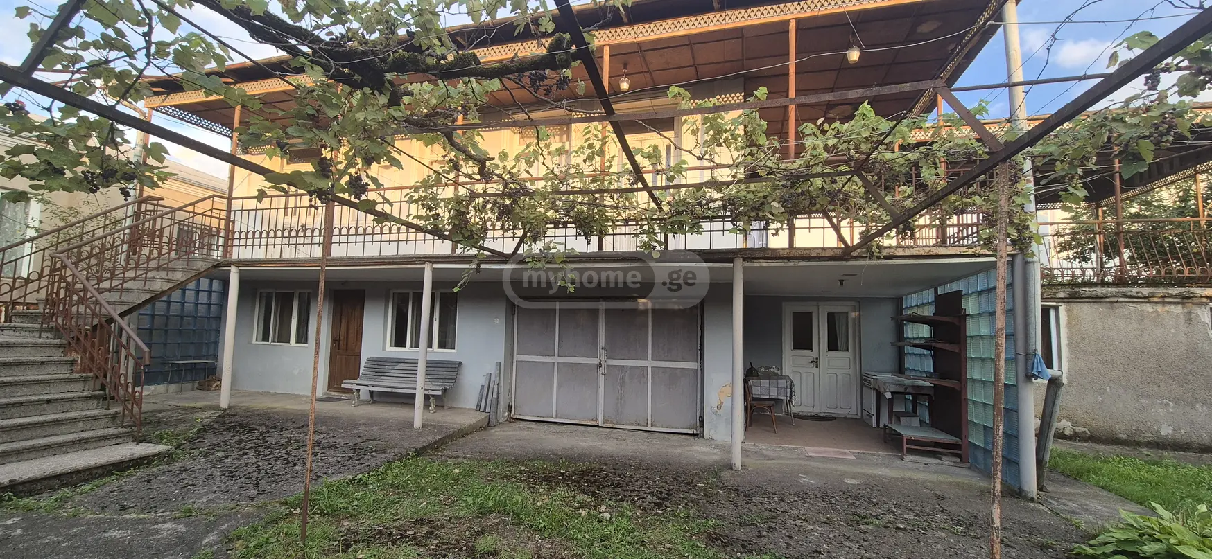 8 Room Private House For Sale view 1