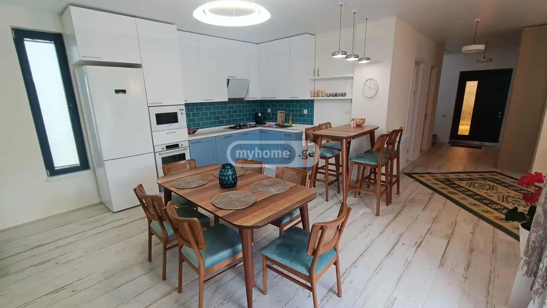 8 Room Private House For Sale view 3