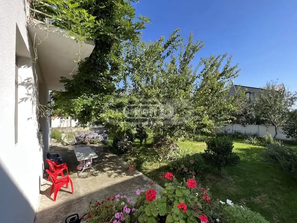 6 Room Private House For Sale view 10