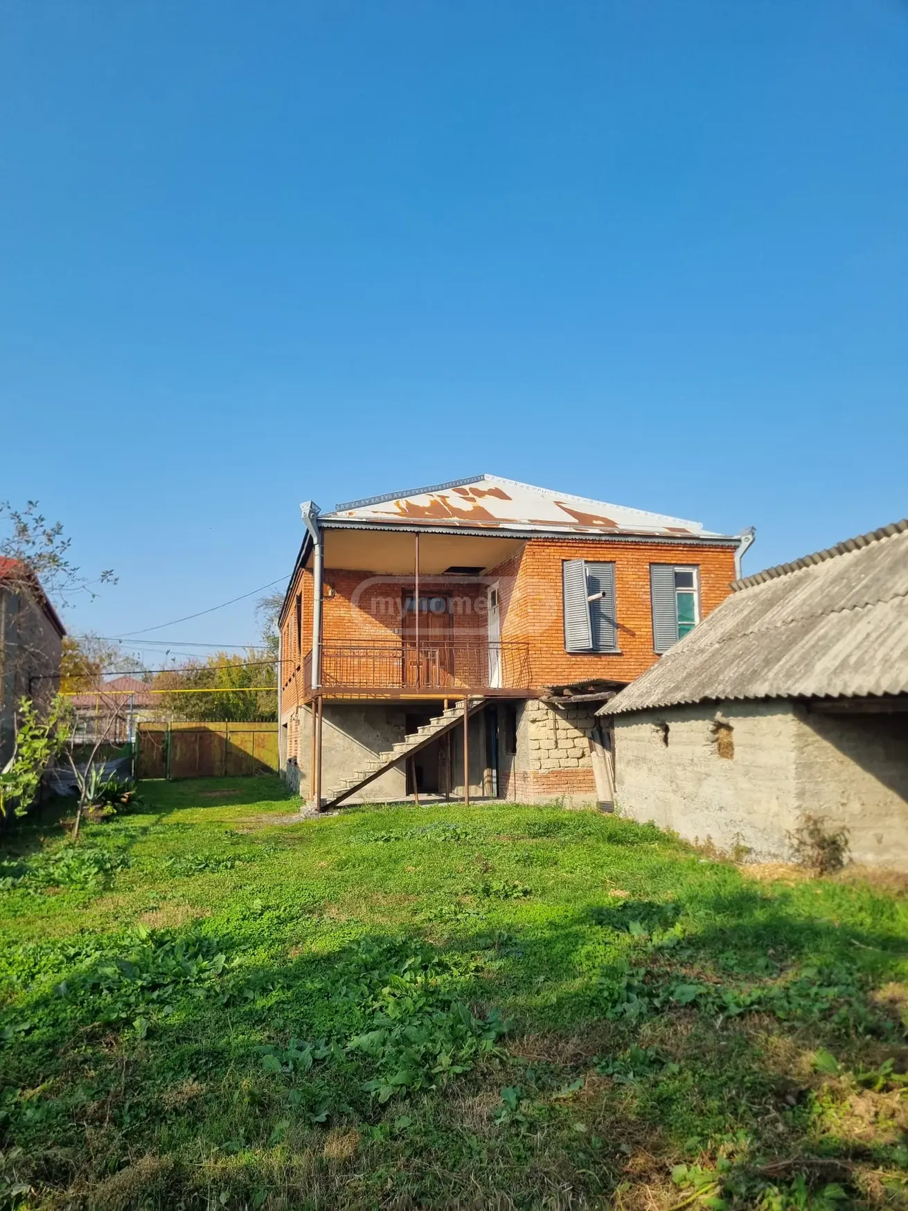 7 Room Private House For Sale view 3
