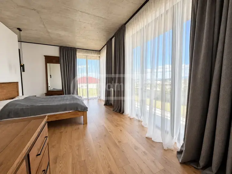 8 Room Private House For Sale view 6