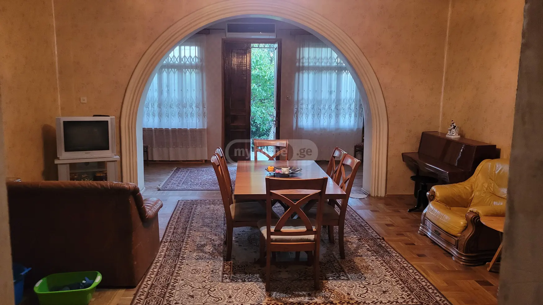 8 Room Private House For Sale view 3