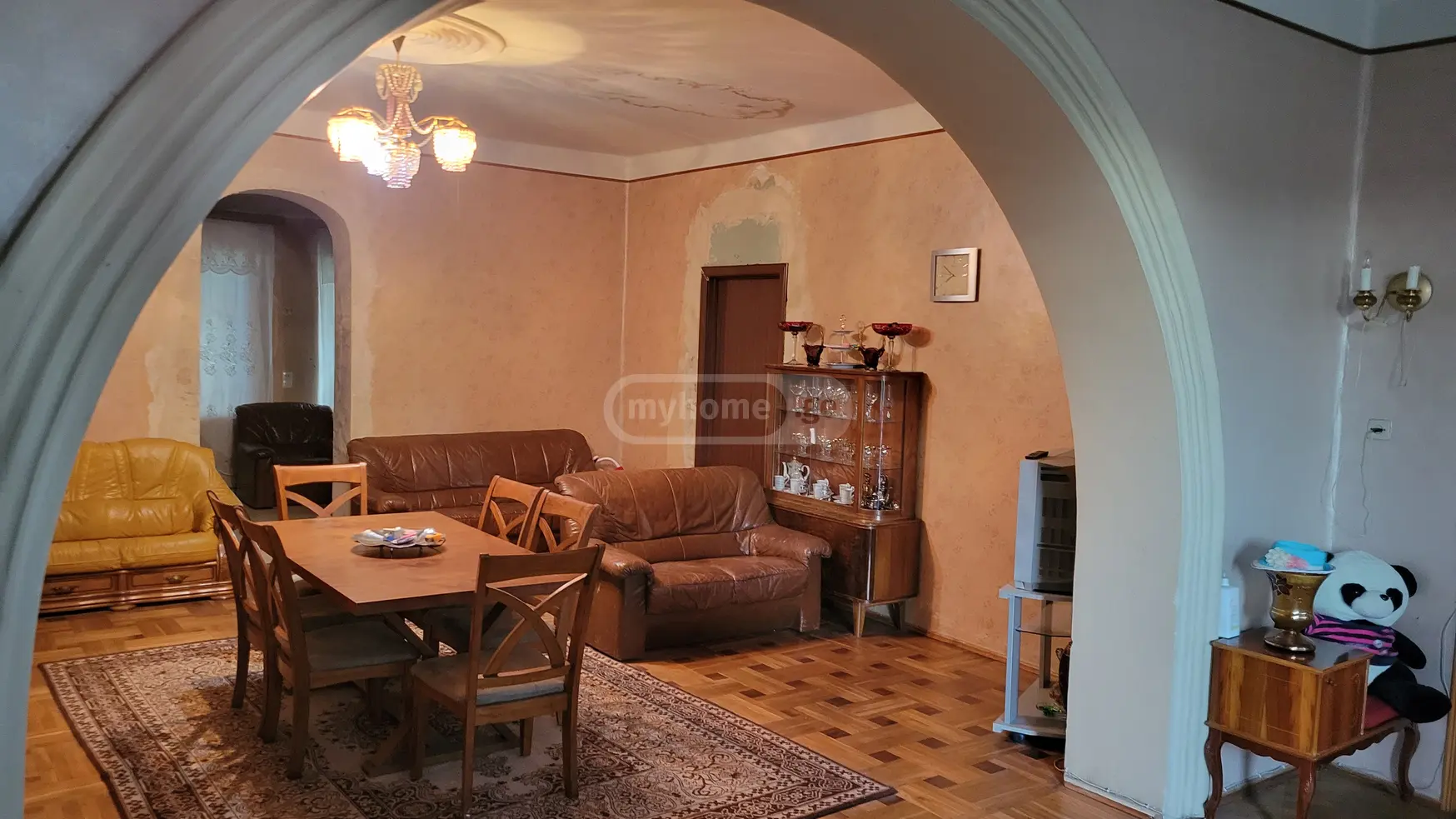 8 Room Private House For Sale view 1