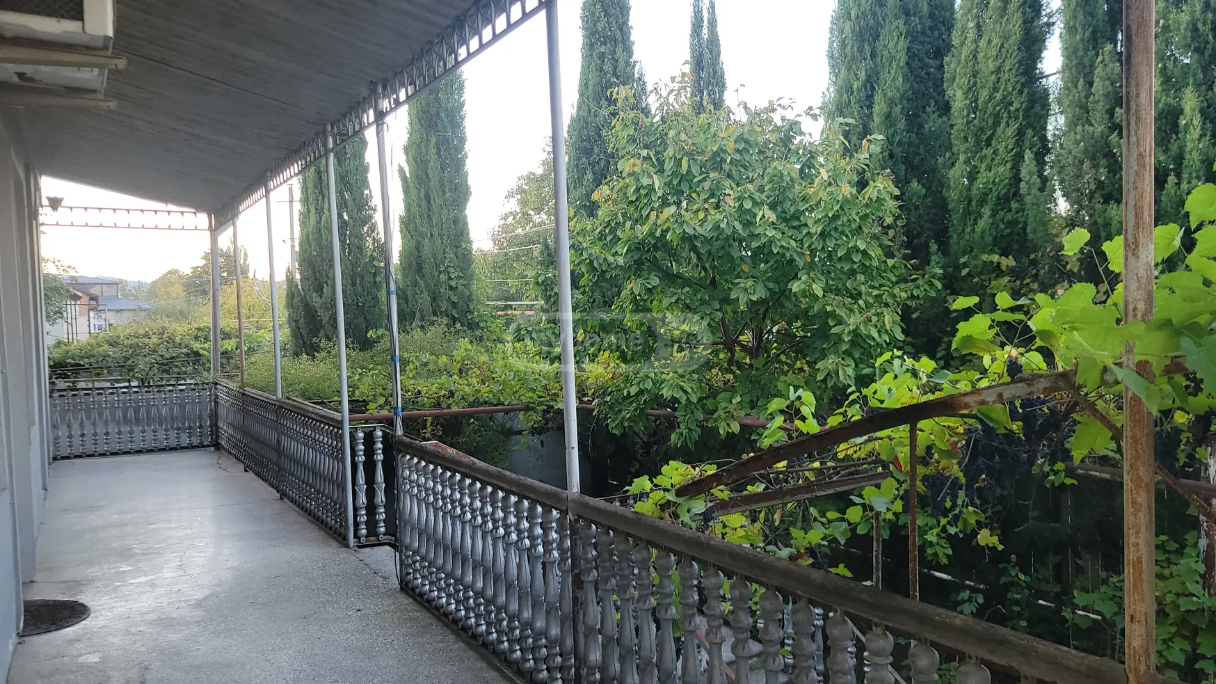 8 Room Private House For Sale view 12