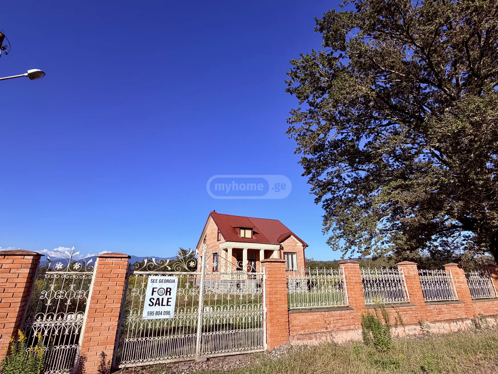 6 Room Private House For Sale view 2