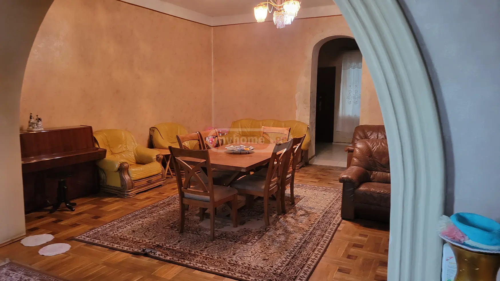 8 Room Private House For Sale view 2