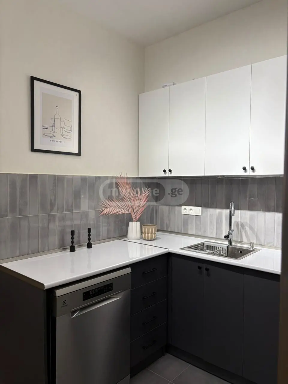 2 Room Apartment For Rent On Moscow Ave view 8