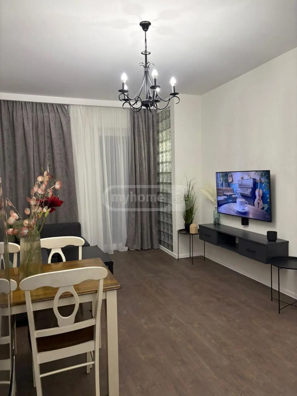 2 Room Apartment For Rent On Moscow Ave view 2