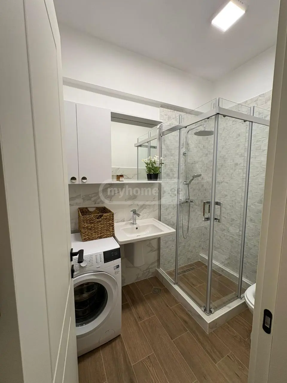 2 Room Apartment For Rent On Moscow Ave view 6