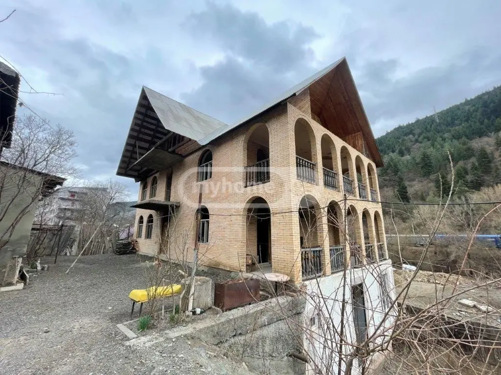 10+ Room Private House For Sale In Borjomi view 3