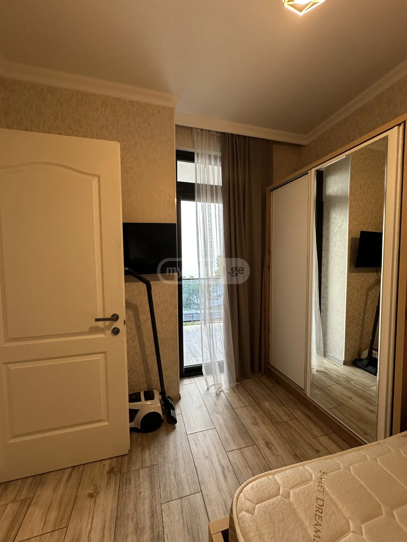 3 Room Apartment For Rent In Makhinjauri, In Batumi view 6