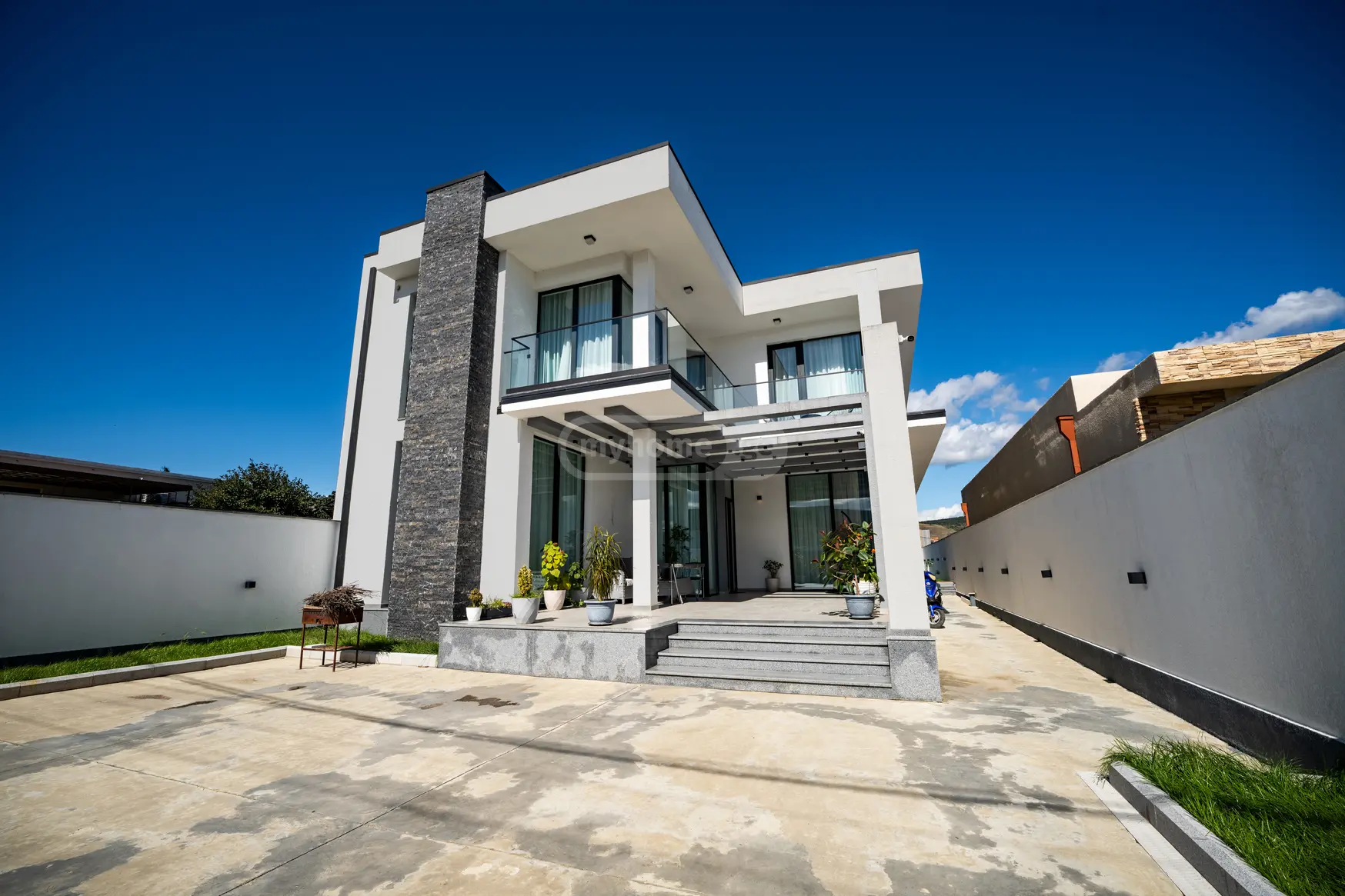 7 Room Private House For Sale view 1