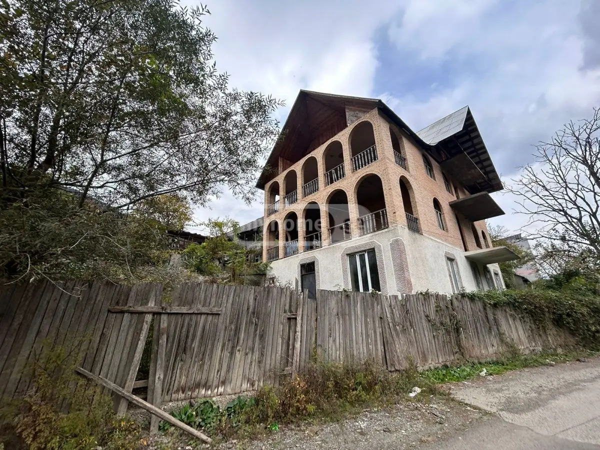 10+ Room Private House For Sale In Borjomi view 9