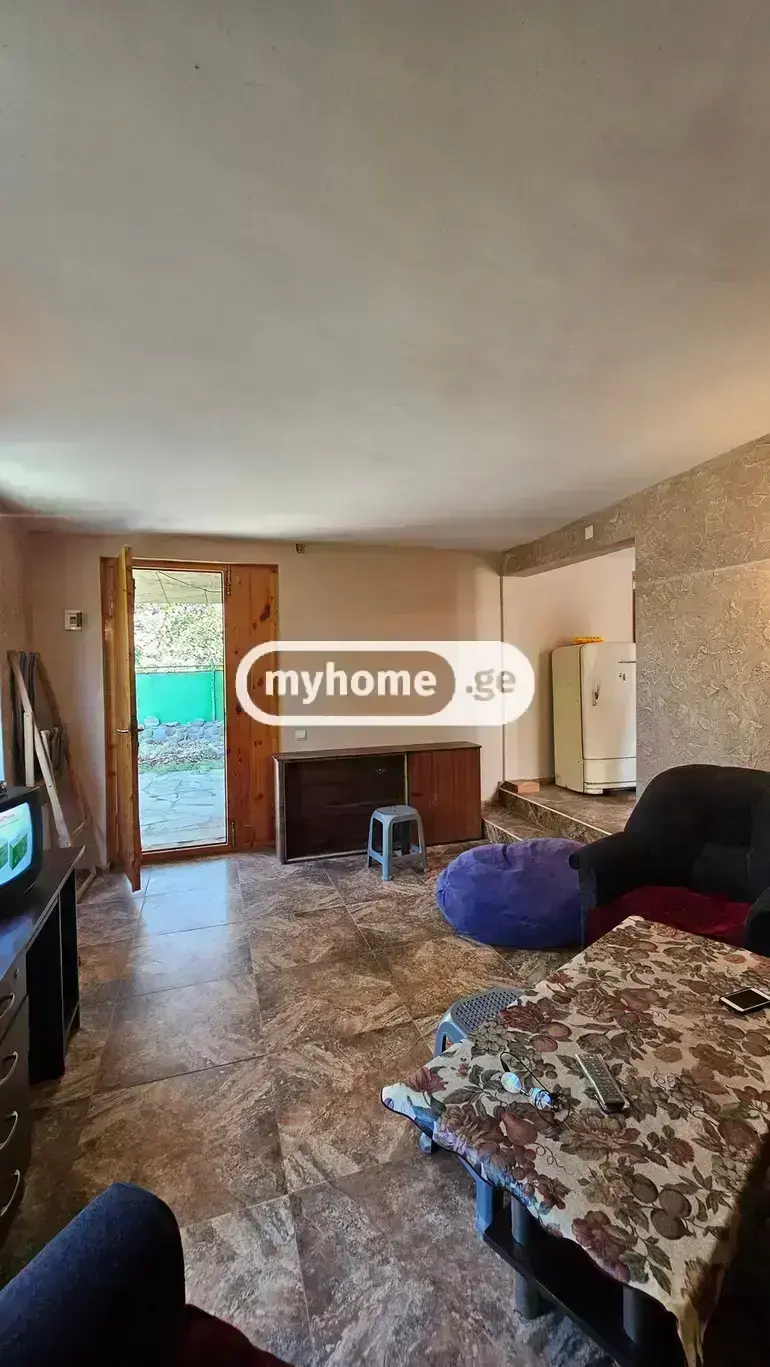 8 Room Private House For Sale view 4