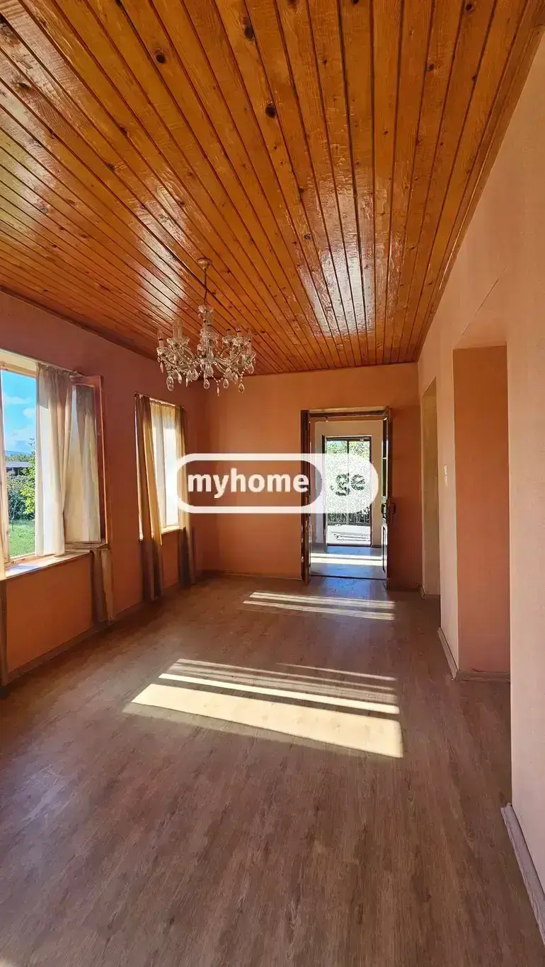 8 Room Private House For Sale view 1