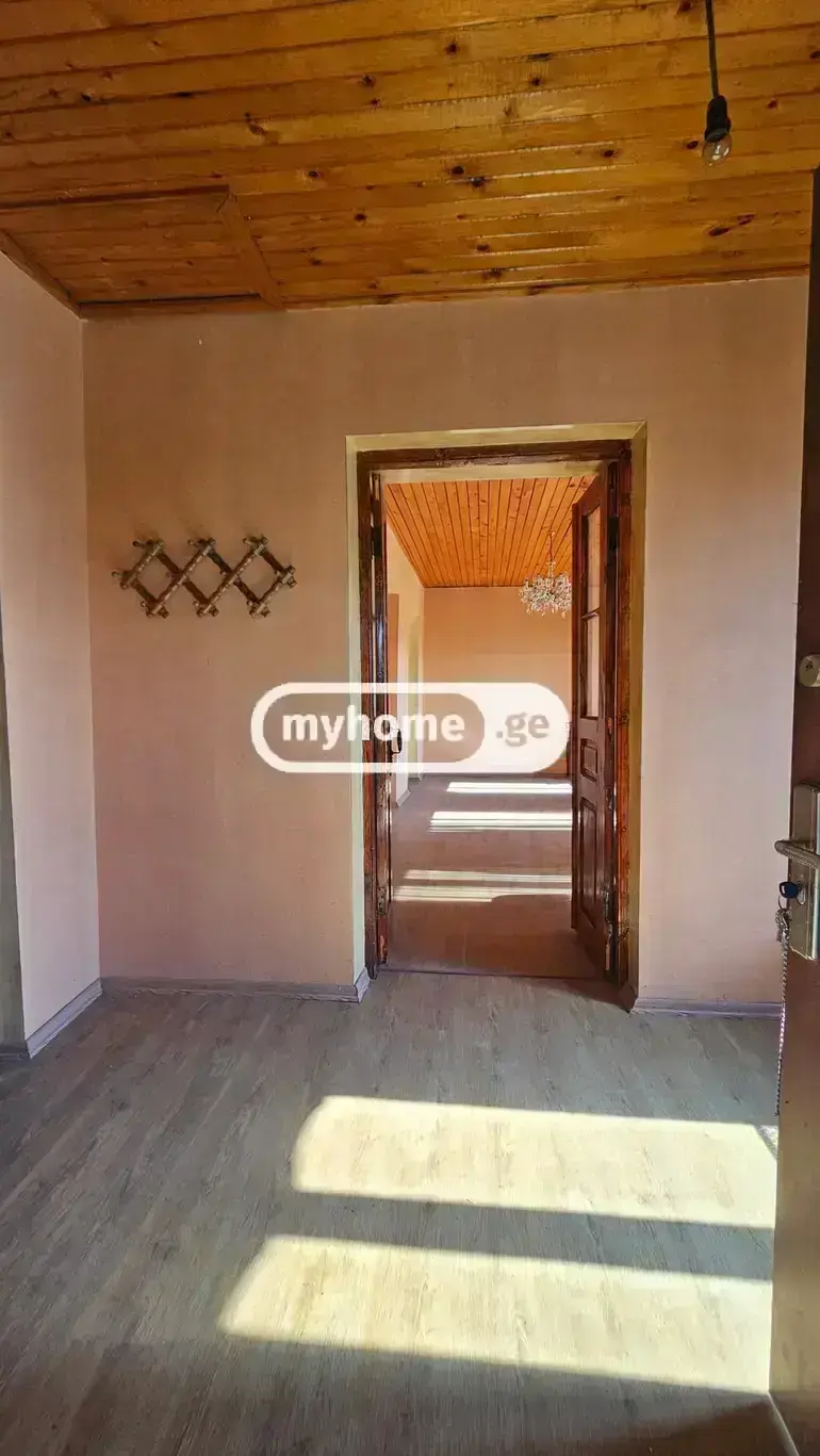 8 Room Private House For Sale view 12