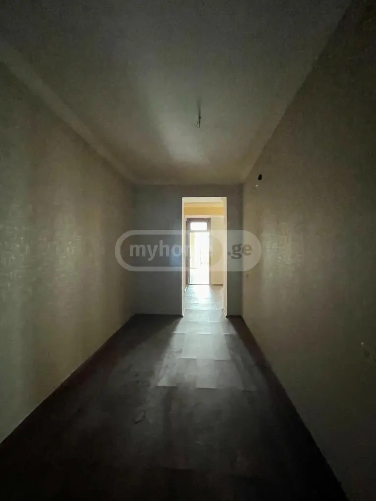 5 Room Apartment For Sale view 3