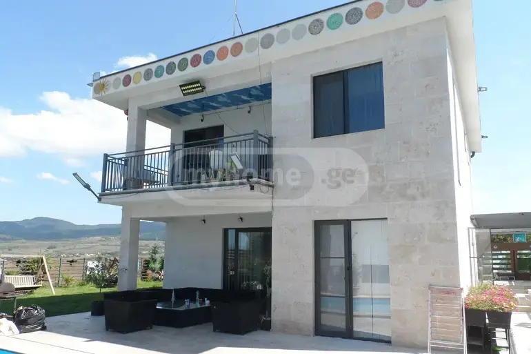 5 Room Private House For Sale view 2