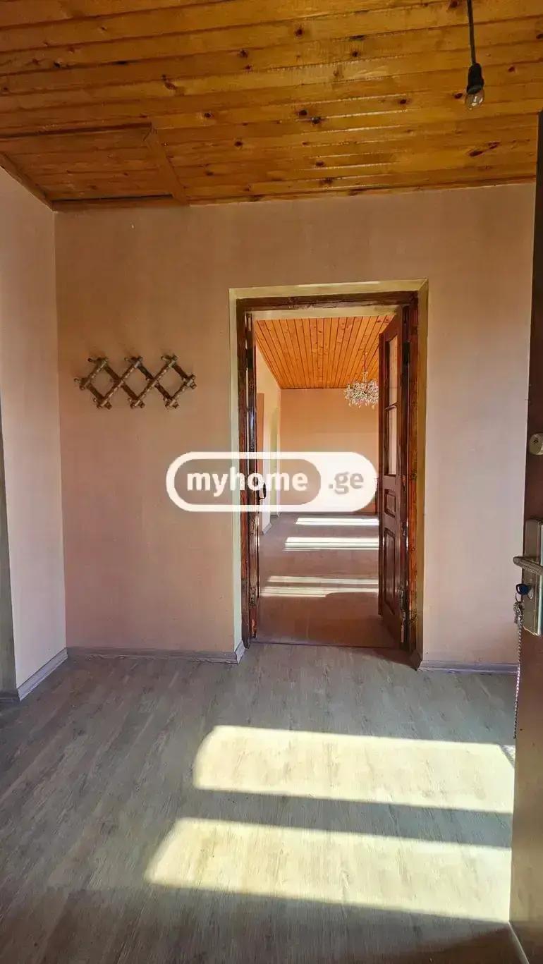 8 Room Private House For Sale view 12