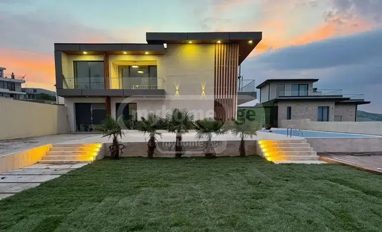 8 Room Private House For Rent In Sololaki view 1