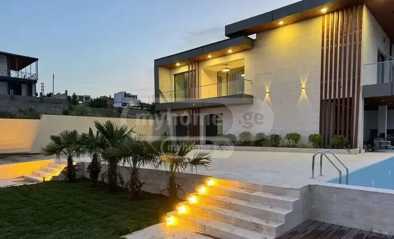 8 Room Private House For Rent In Sololaki view 5