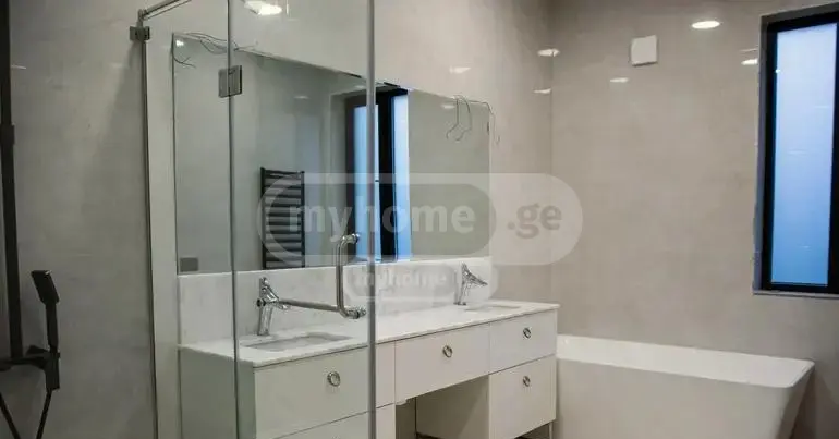 8 Room Private House For Rent In Sololaki view 13