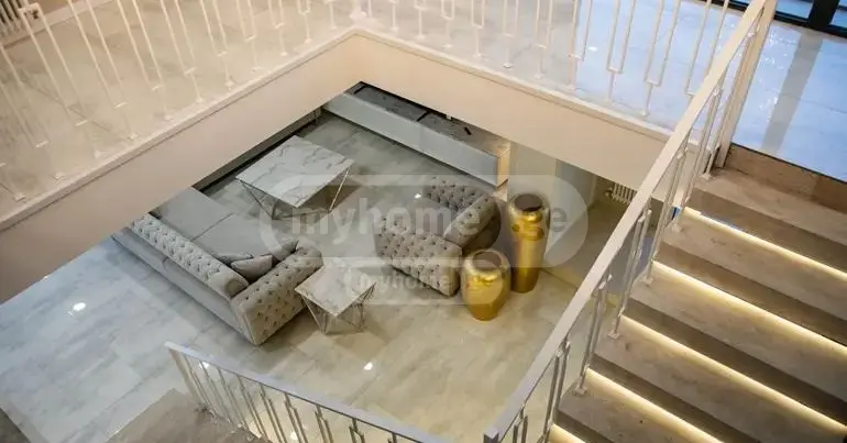 8 Room Private House For Rent In Sololaki view 11