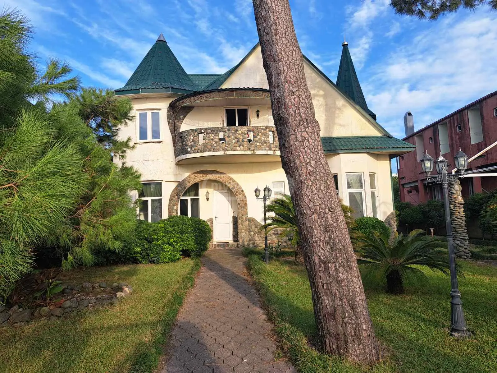 8 Room Country House For Sale view 1