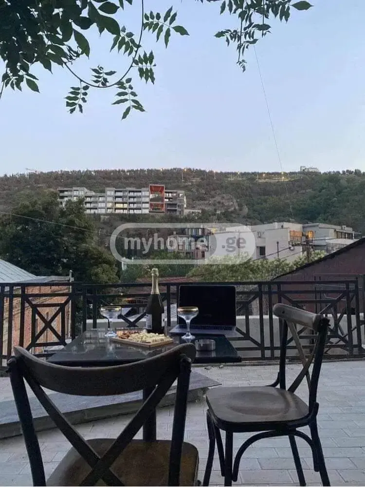 10+ Room Private House For Sale In Sololaki view 1