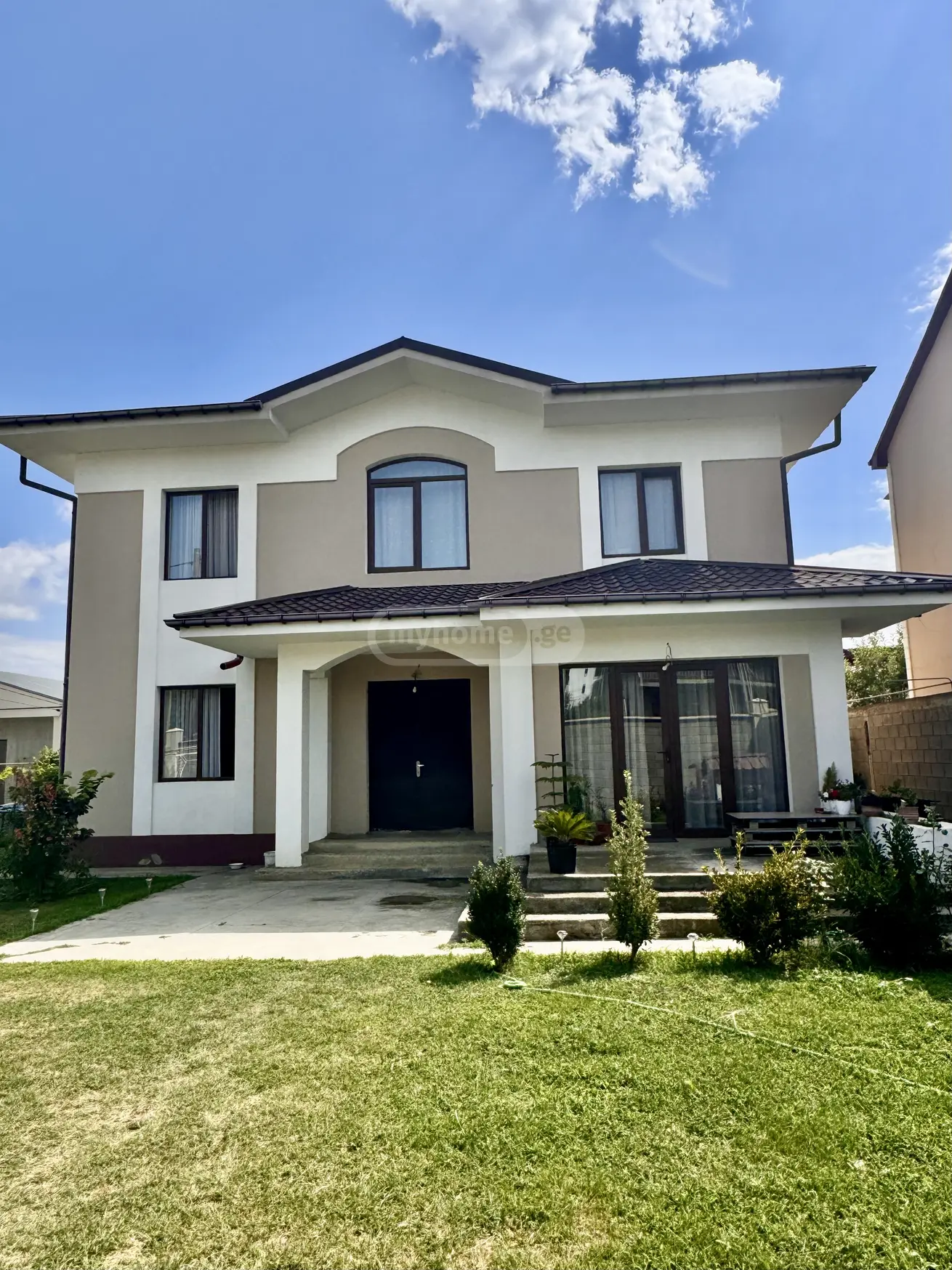 7 Room Private House For Sale view 2