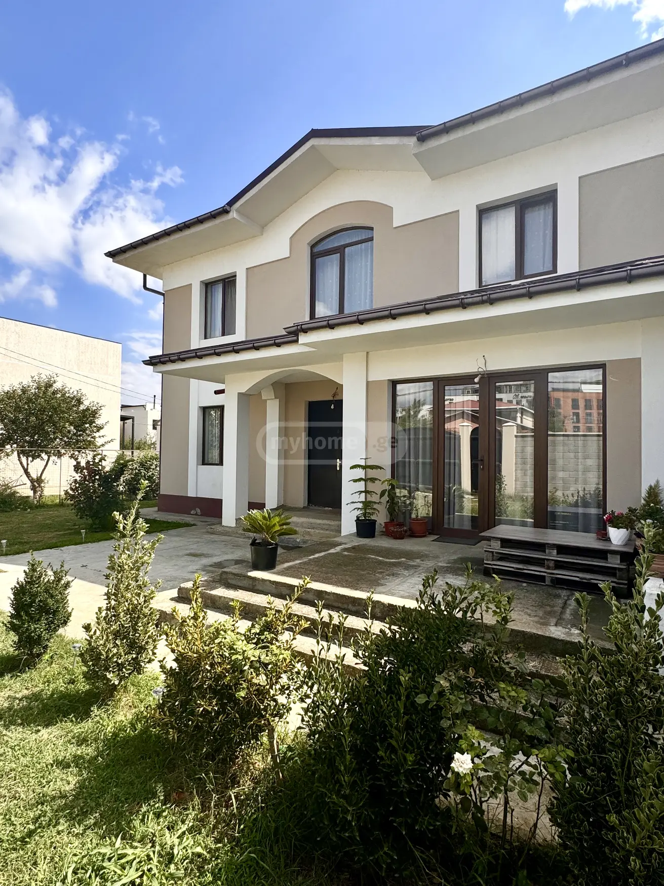 7 Room Private House For Sale view 1