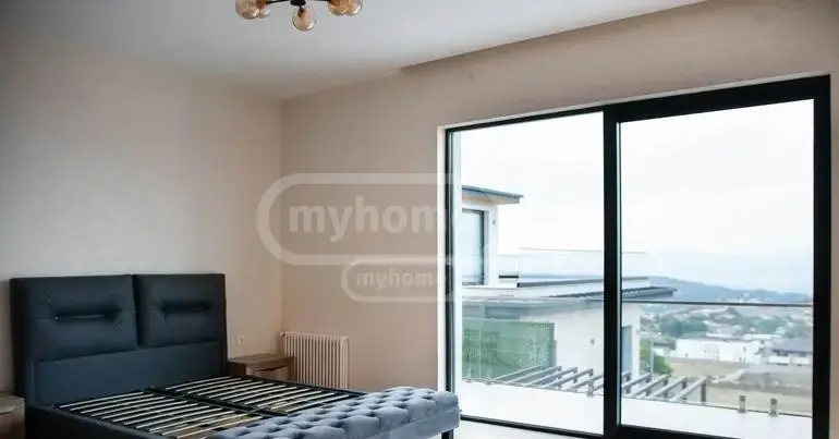8 Room Private House For Rent In Sololaki view 14