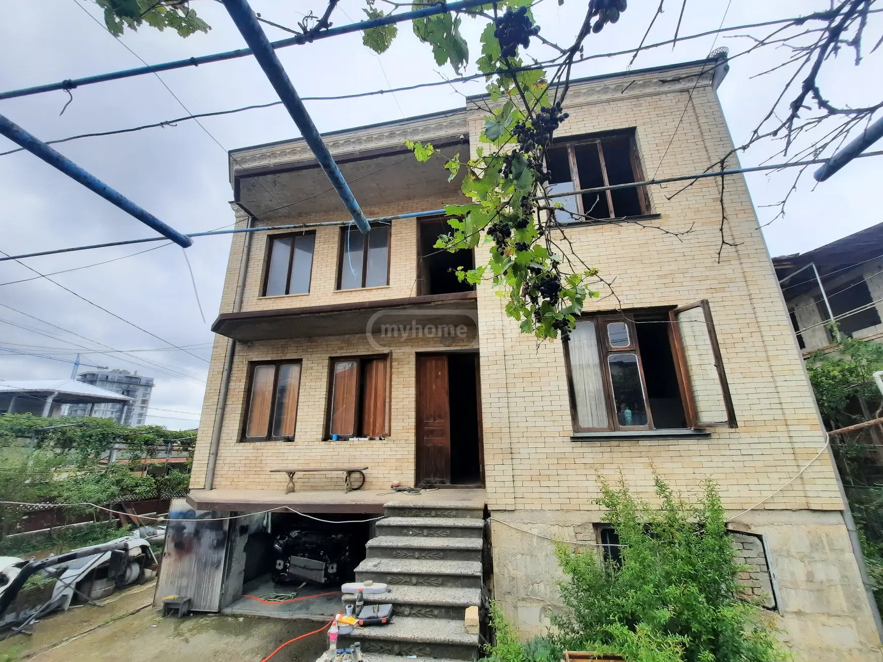 7 Room Private House For Sale view 3