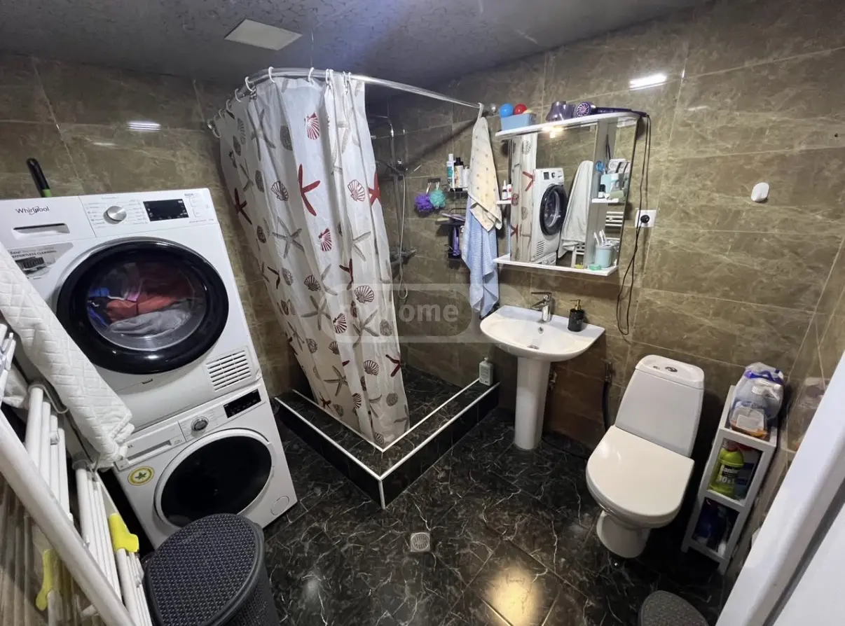 8 Room Private House For Sale view 7