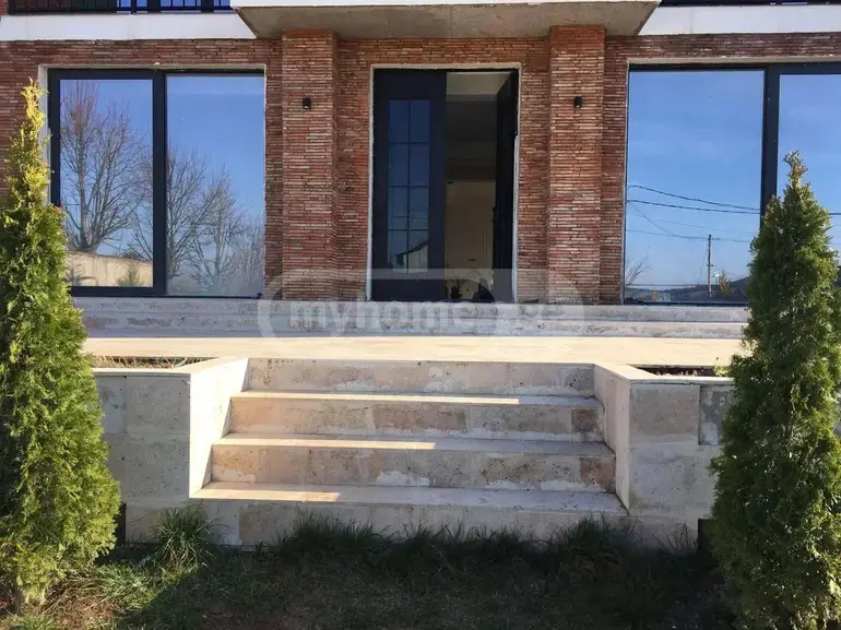 7 Room Private House For Rent In Sololaki view 2